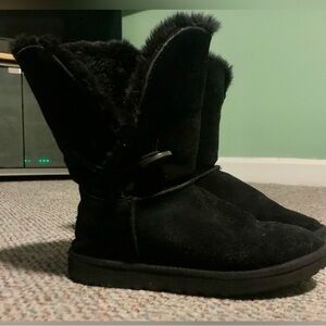UGG Shearling Black boot with side button